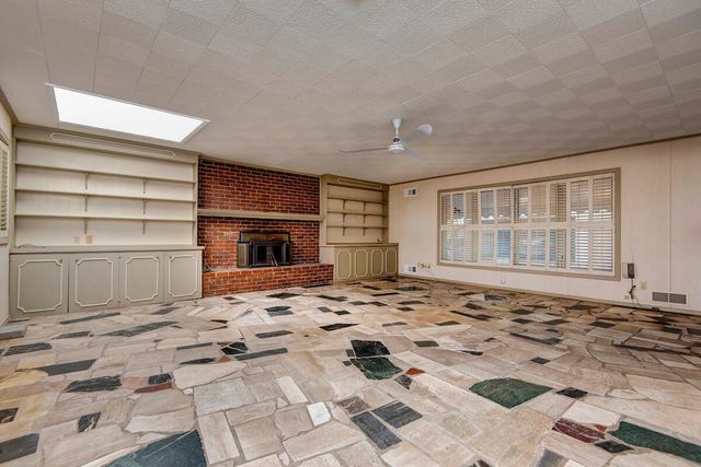 1530 S Delaware Avenue, Springfield, MO 65804