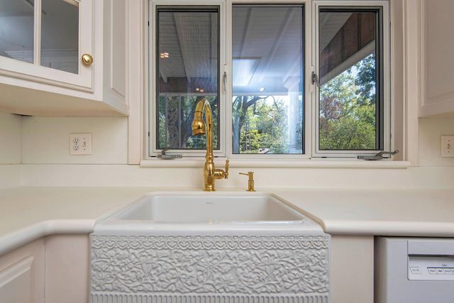 1530 S Delaware Avenue, Springfield, MO 65804