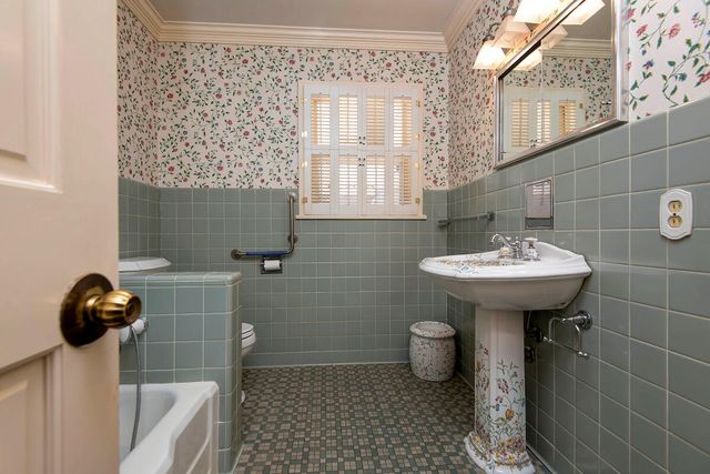 1530 S Delaware Avenue, Springfield, MO 65804