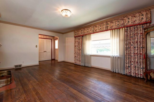 1530 S Delaware Avenue, Springfield, MO 65804