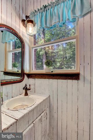 745 JACKSON SQUARE RD, Spring Grove, PA 17362
