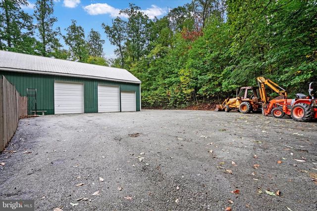 745 JACKSON SQUARE RD, Spring Grove, PA 17362