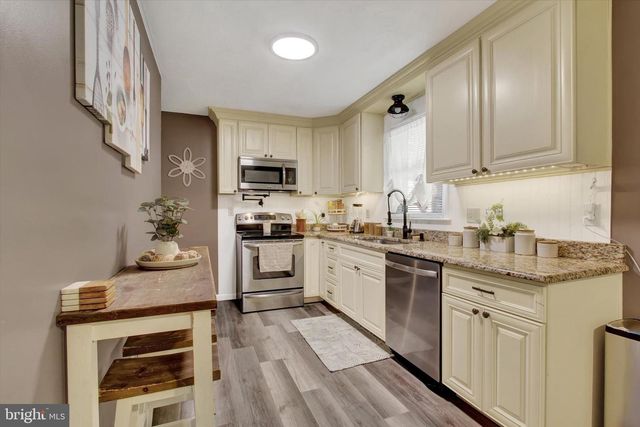 745 JACKSON SQUARE RD, Spring Grove, PA 17362