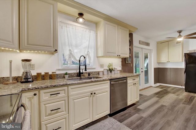 745 JACKSON SQUARE RD, Spring Grove, PA 17362