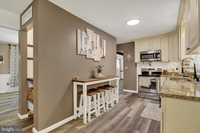 745 JACKSON SQUARE RD, Spring Grove, PA 17362