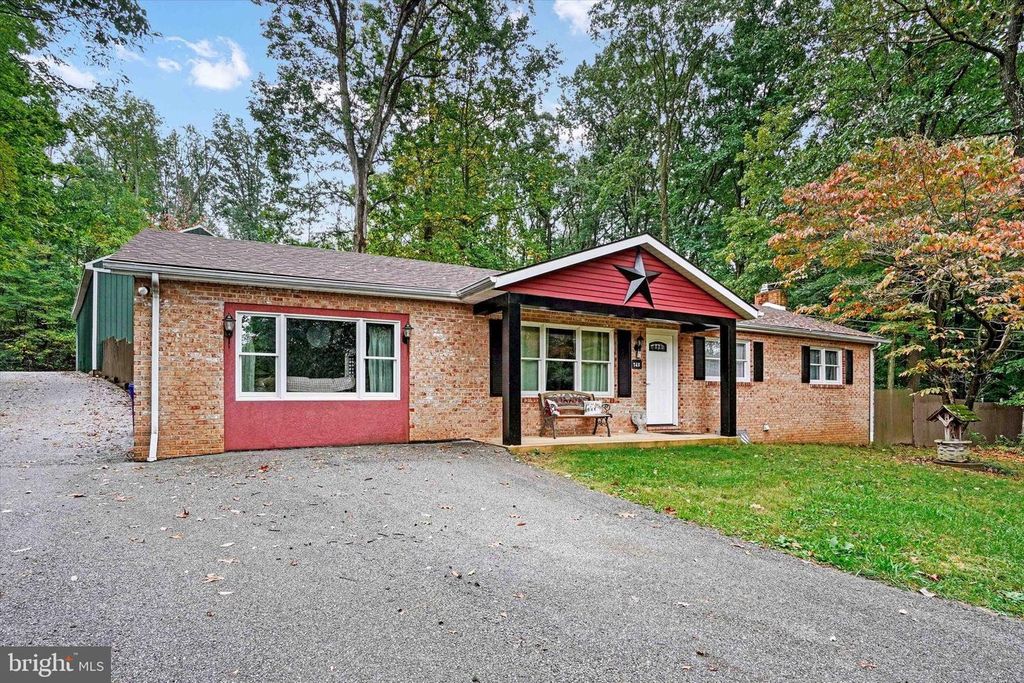 745 JACKSON SQUARE RD, Spring Grove, PA 17362