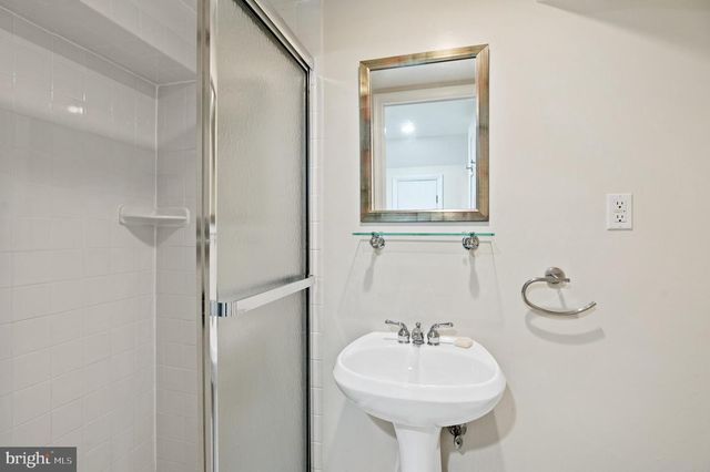 4849 RODMAN ST NW, Washington, DC 20016