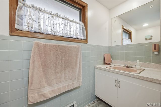 3 Gilmore Dr, Cheektowaga, NY 14225