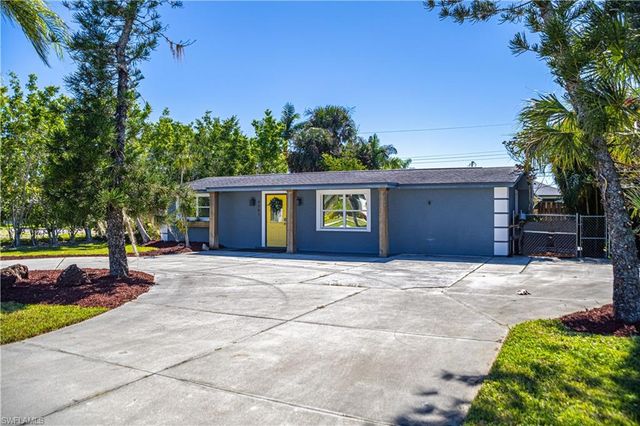 4567 San Antonio LN, Bonita Springs, FL 34134