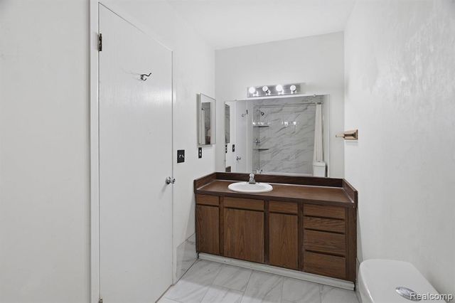 36511 Park Place Drive, Sterling Heights, MI 48310