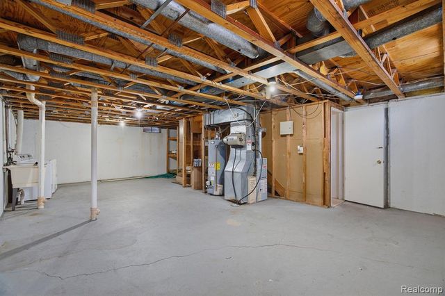 36511 Park Place Drive, Sterling Heights, MI 48310