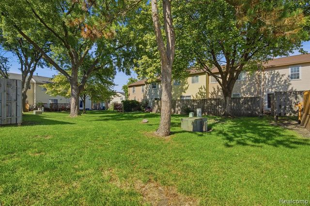 36511 Park Place Drive, Sterling Heights, MI 48310