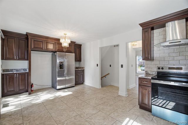 36511 Park Place Drive, Sterling Heights, MI 48310