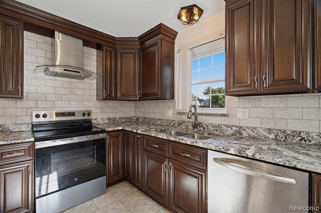 36511 Park Place Drive, Sterling Heights, MI 48310