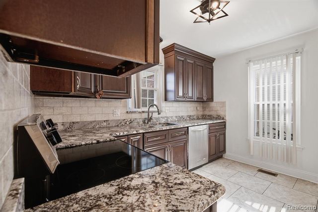 36511 Park Place Drive, Sterling Heights, MI 48310