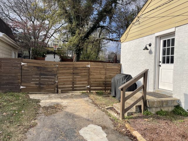 3217 Holbrook Dr, Nashville, TN 37211
