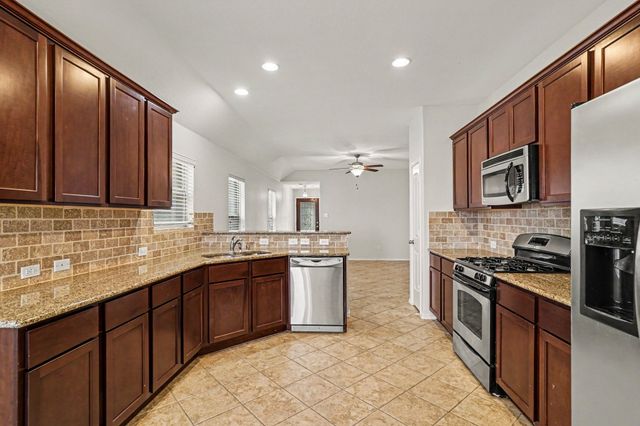 2833 Houston Wood Drive, Fort Worth, TX 76244