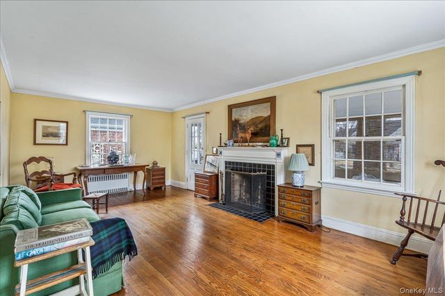 121 Knollwood Road, Rockville Centre, NY 11570