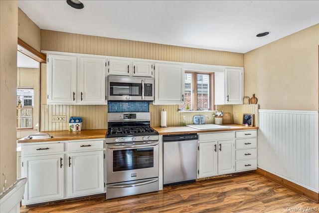 121 Knollwood Road, Rockville Centre, NY 11570