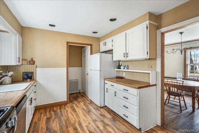 121 Knollwood Road, Rockville Centre, NY 11570