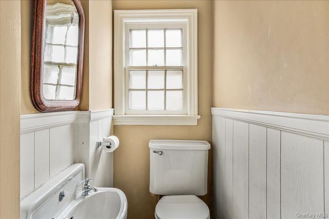 121 Knollwood Road, Rockville Centre, NY 11570