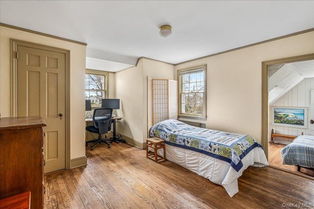 121 Knollwood Road, Rockville Centre, NY 11570