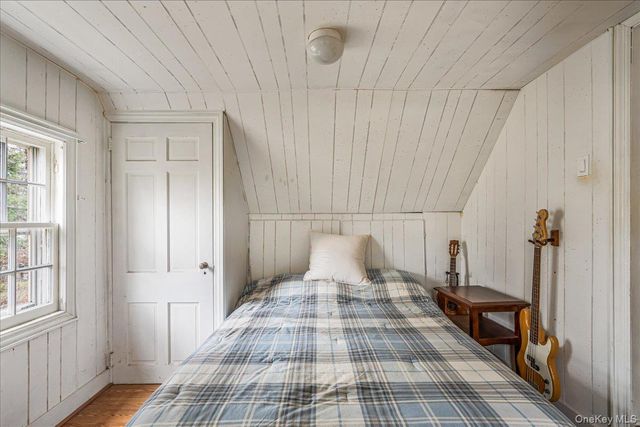 121 Knollwood Road, Rockville Centre, NY 11570