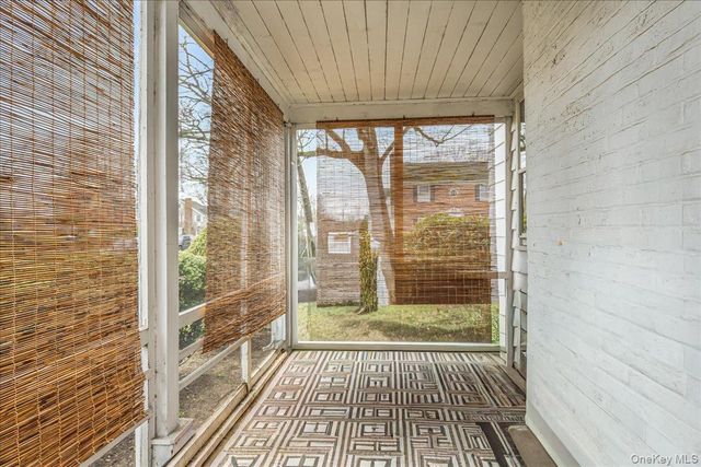 121 Knollwood Road, Rockville Centre, NY 11570