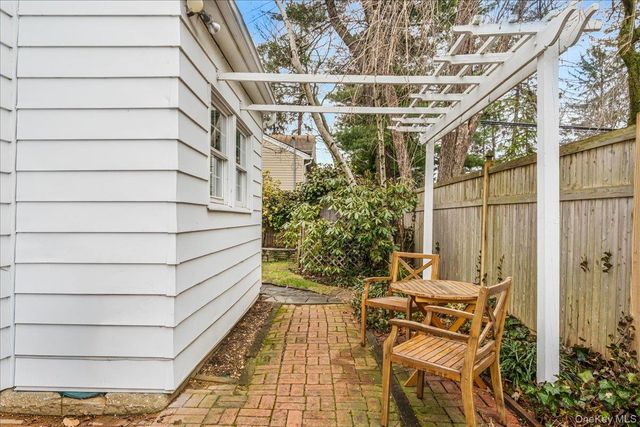 121 Knollwood Road, Rockville Centre, NY 11570