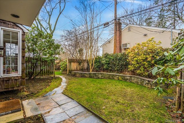 121 Knollwood Road, Rockville Centre, NY 11570