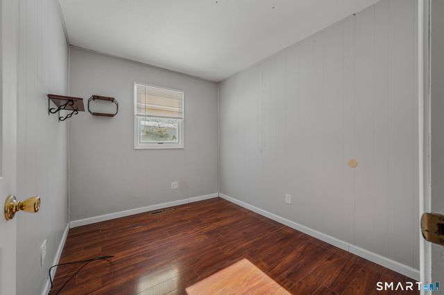 98 Oslo Street, Groton, CT 06355