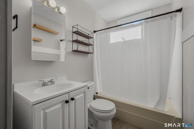 98 Oslo Street, Groton, CT 06355