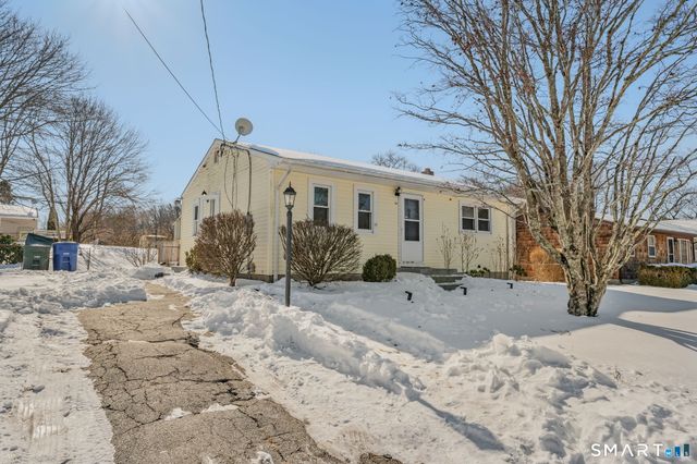 98 Oslo Street, Groton, CT 06355