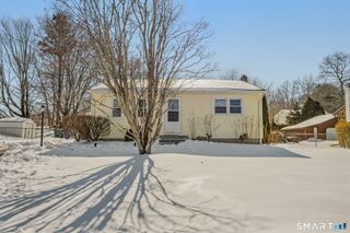 98 Oslo Street, Groton, CT 06355