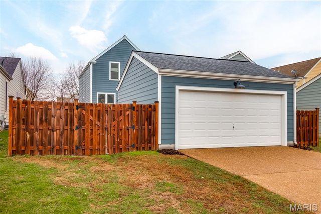 3305 Canal Street, St Charles, MO 63301