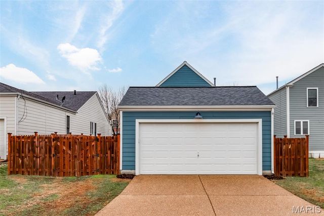 3305 Canal Street, St Charles, MO 63301