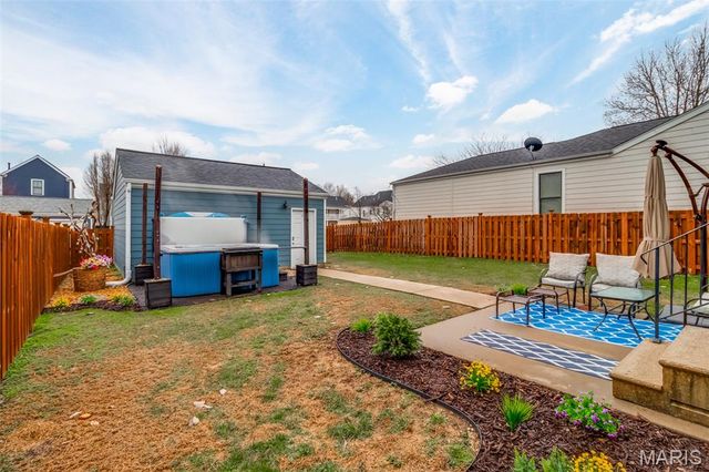 3305 Canal Street, St Charles, MO 63301