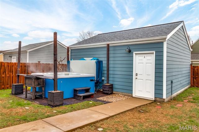 3305 Canal Street, St Charles, MO 63301