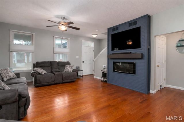 3305 Canal Street, St Charles, MO 63301