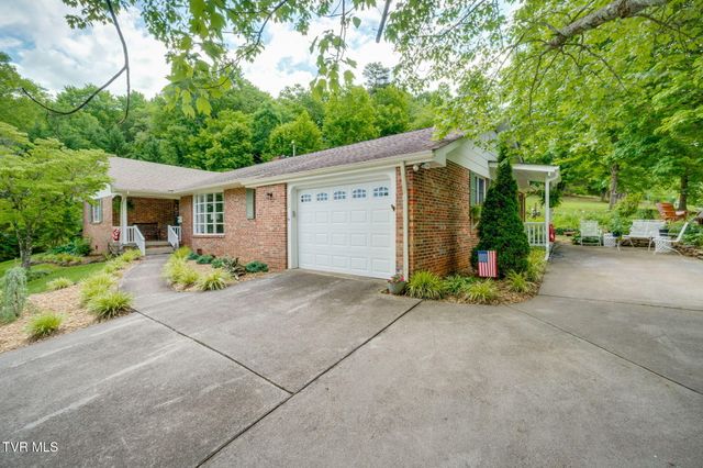 702 Outer Drive, Rogersville, TN 37857
