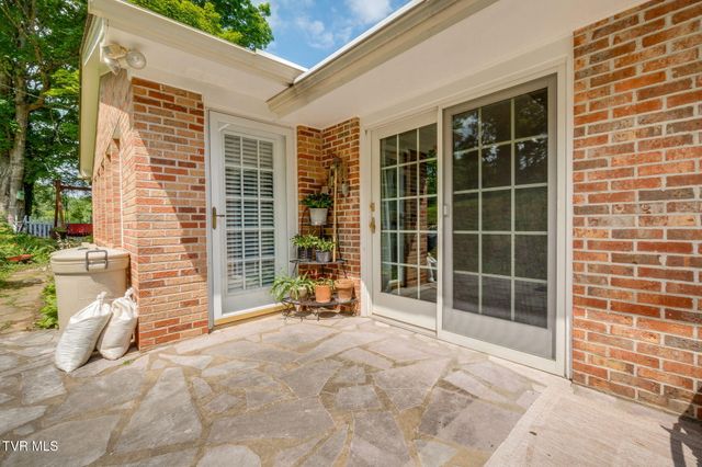 702 Outer Drive, Rogersville, TN 37857