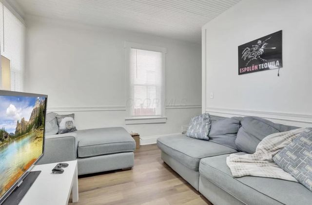 287 E Woodrow, Columbus, OH 43207