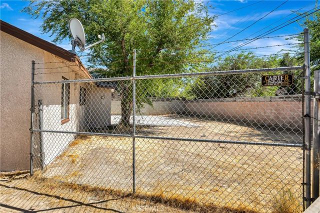 1438 W Avenue H-14, Lancaster, CA 93534
