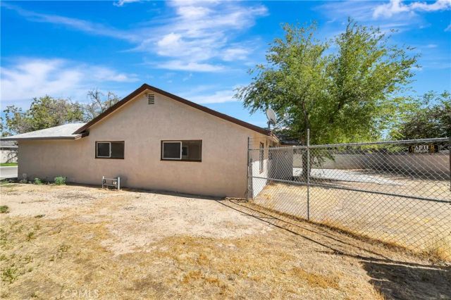 1438 W Avenue H-14, Lancaster, CA 93534
