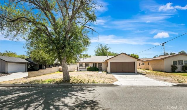 1438 W Avenue H-14, Lancaster, CA 93534