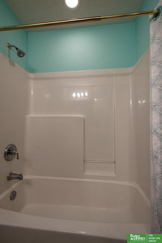 8141 S 69th Street, La Vista, NE 68128