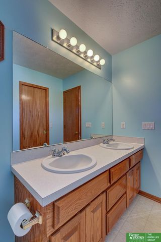 8141 S 69th Street, La Vista, NE 68128