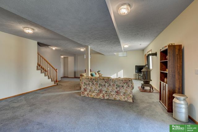 8141 S 69th Street, La Vista, NE 68128