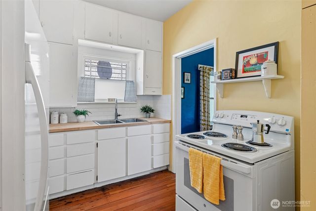 7729 12th Avenue SW, Seattle, WA 98106