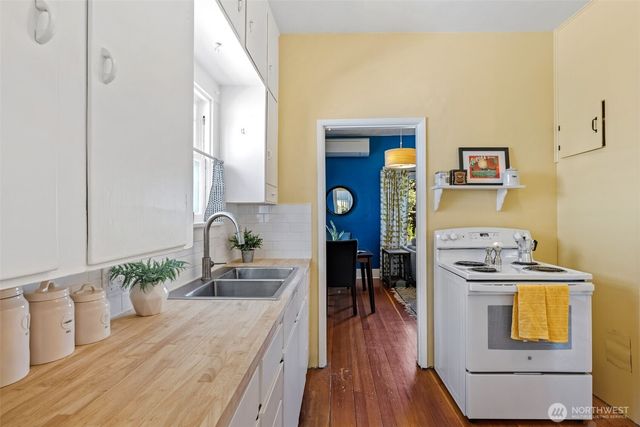 7729 12th Avenue SW, Seattle, WA 98106